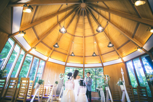 軽井沢のホテルバーモラルのチャペルでフォトウェディング