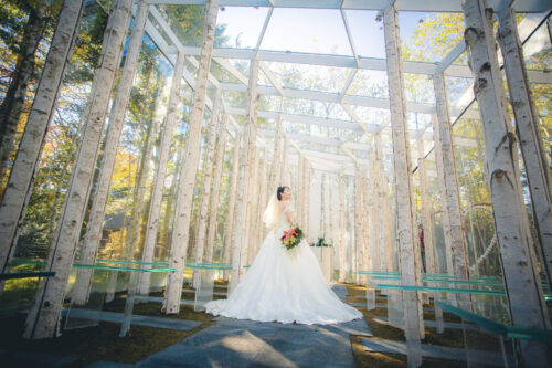 軽井沢の森のミュージアムのチャペルでフォトウェディング