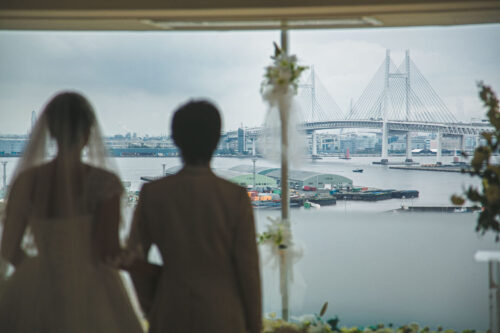 横浜　KKR 港の見える丘　公園　洋装　フォトウェディング　家族　結婚式　安い　格安　ロングベール　ウェディングドレス　ベイブリッジ　横浜港