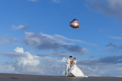 大桟橋で風船を飛ばす