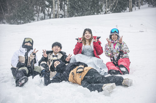 丸沼高原スキー場でフォトウェディングの友達たちとのショット1