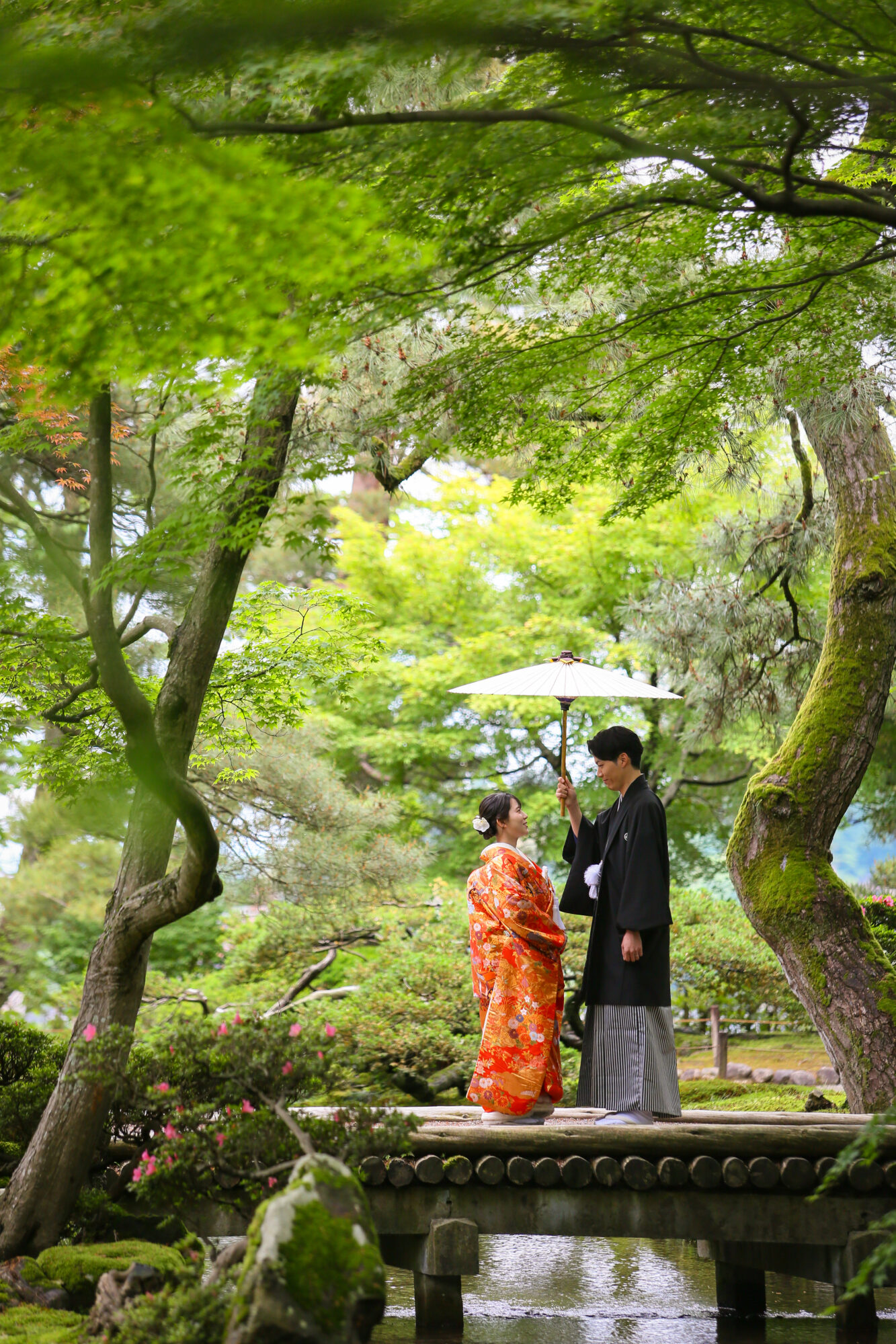 番傘と色打ち掛けの兼六園前撮り