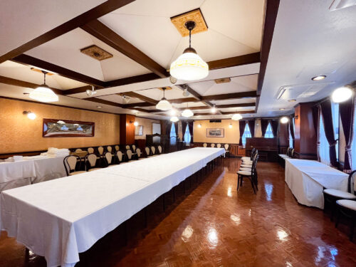 馬車道十番館　内観　喫茶　横浜　アンティーク　レトロ　クラシカル　ビンテージ　レンガ　ビスカウト　家族婚　少人数　結婚式　会食　家族　食事会　宴会場　披露宴会場