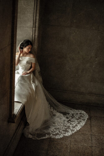 東京国立博物館の大階段横の窓3新婦ソロ