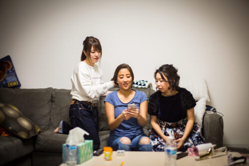 挙式当日　ブライズメイド　ヘアメイク　メイクシーン　友達