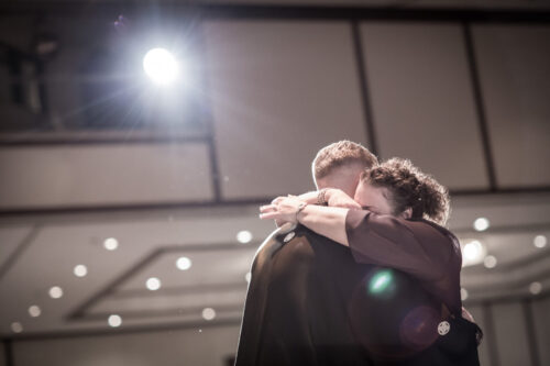 結婚式　母　感謝　披露宴　パーティー　ダンス