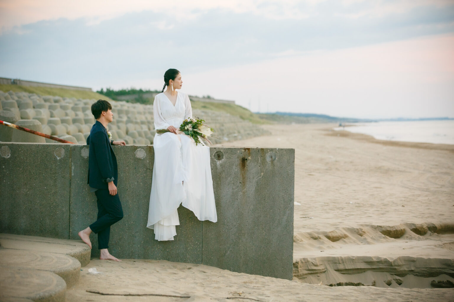 洋装　フォトウェディング　海　夕日　オシャレ　前撮り　ドレス　石川