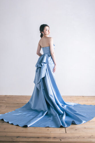 ウェディング　ドレス　ブライダル　ウエディング　フォトジェリッシュ　洋装　フォト　ウェディング　横浜　東京　人気　オススメ　種類　デザイン　失敗　髪型　インナー　クリーニング　オーダー　メイド　可愛い　オシャレ　レンタル　安い　購入　歩き方　カラー　マーメイド　ライン　青　ブルー　ロングトレーンドレス
