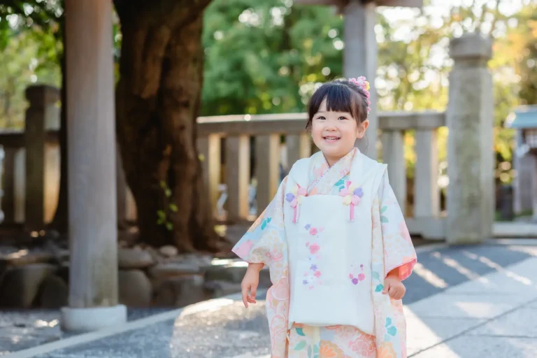 秋の斜光と、お兄ちゃんと｜伊勢山皇大神宮で3歳の七五三｜横浜の出張撮影レポート