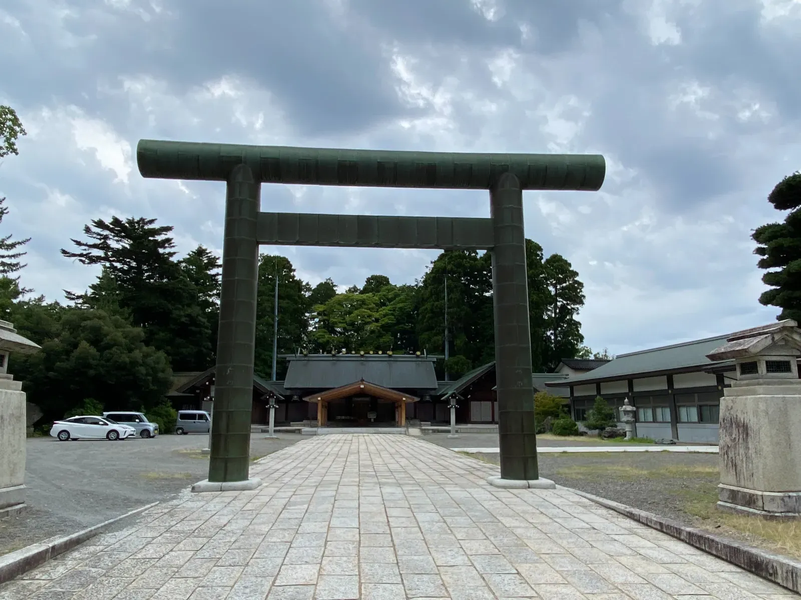 石川護国神社の鳥居｜金沢の七五三出張撮影