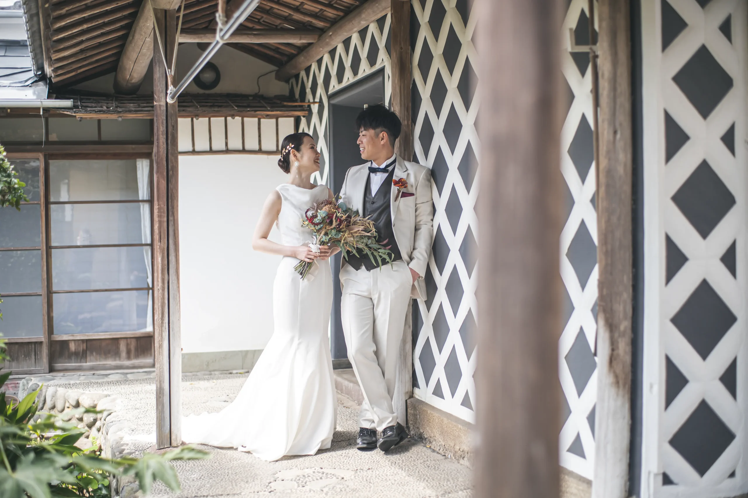 伊豆・下田の旧家風の和空間で撮影する新郎新婦のフォト会食イメージ