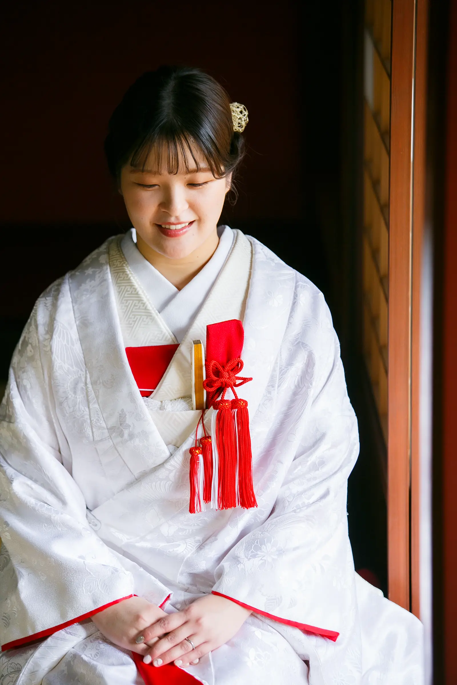 松任ふるさと館の和室で白無垢姿の花嫁を自然光で撮影したソロ写真