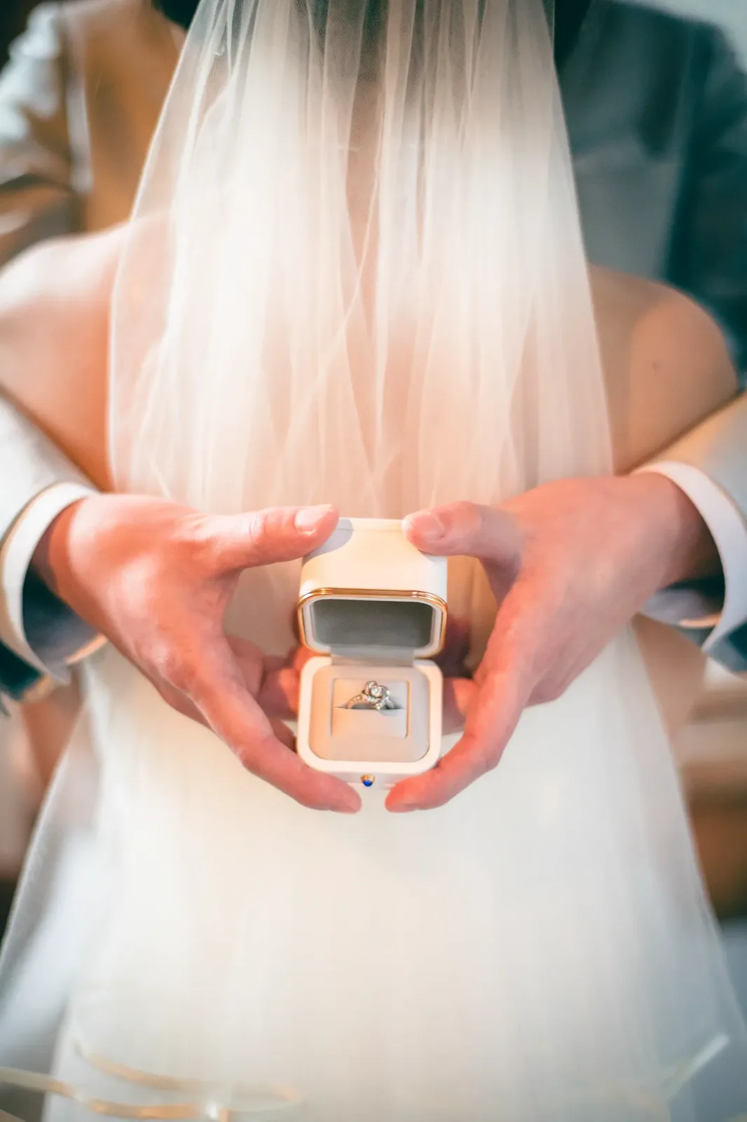 ムーゼの森での前撮りで撮影した結婚指輪とリングケースのディテールカット