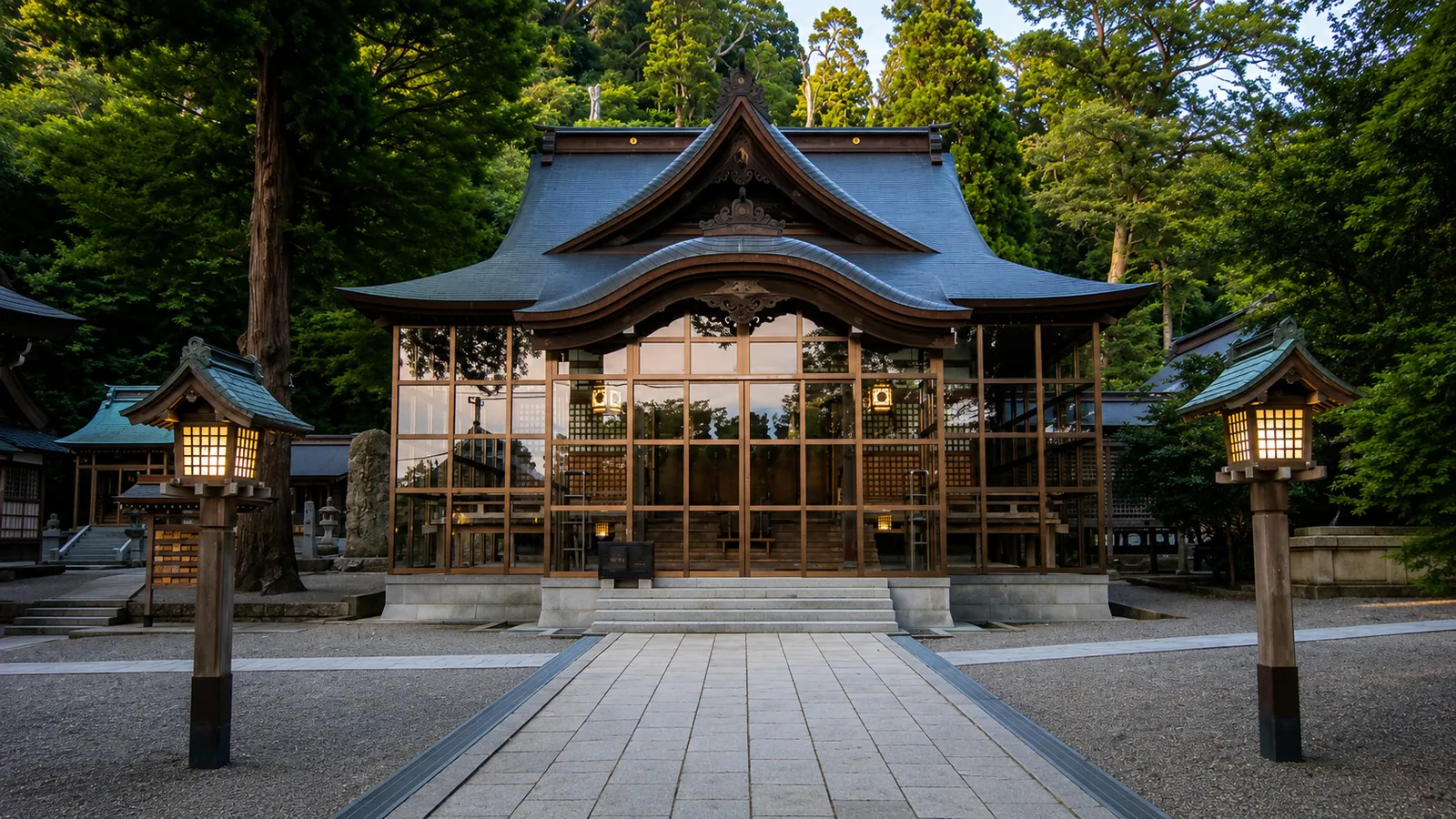 金劔宮の境内