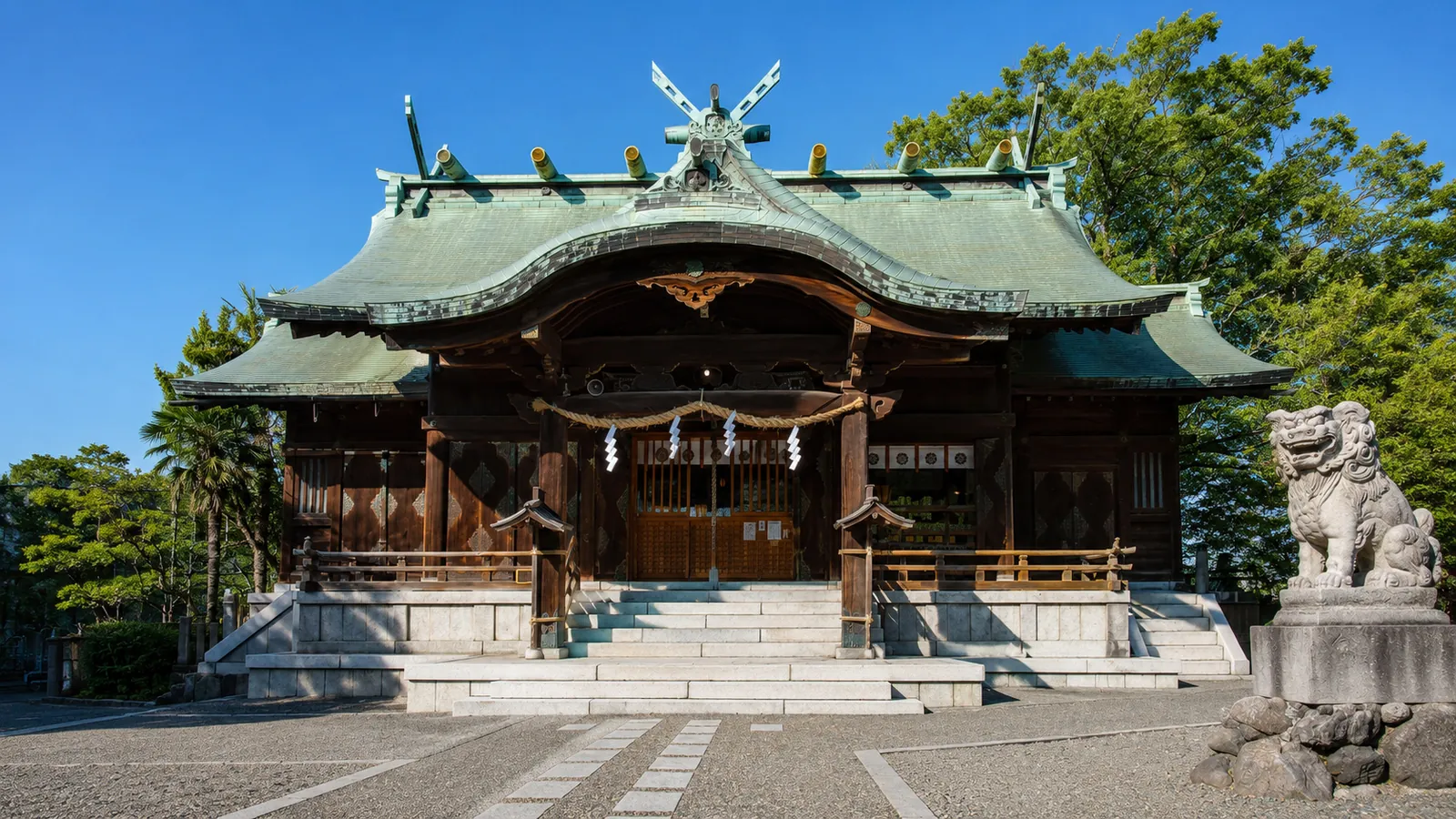 久保市乙剣宮の境内