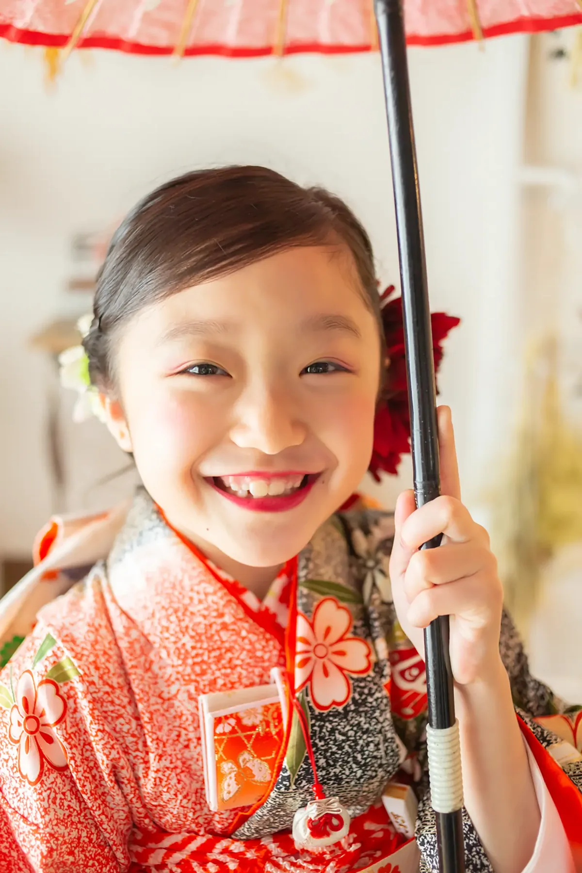 七五三 7歳の女の子 赤の四つ身と番傘｜フォトジェリッシュ