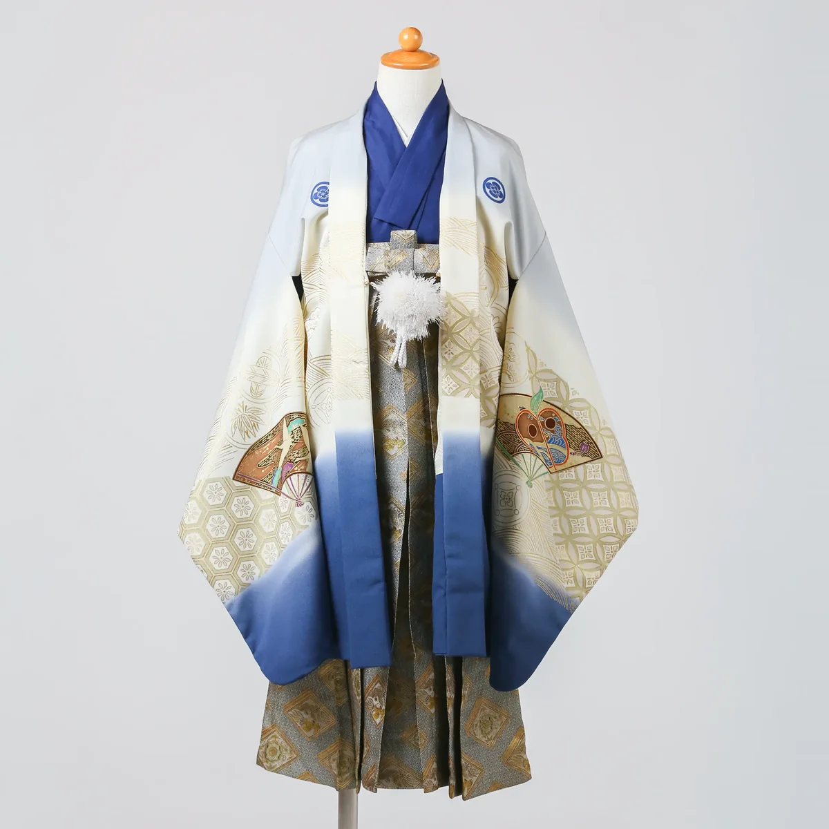 七五三 5歳男の子の羽織袴 白×紺・扇柄 品番B5-101｜フォトジェリッシュ金沢店