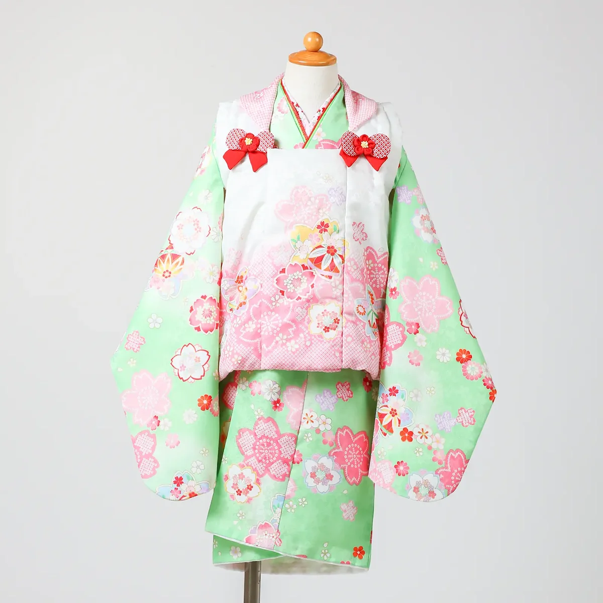 七五三 3歳女の子の被布 白×黄緑・桜 品番G3-110｜フォトジェリッシュ金沢店