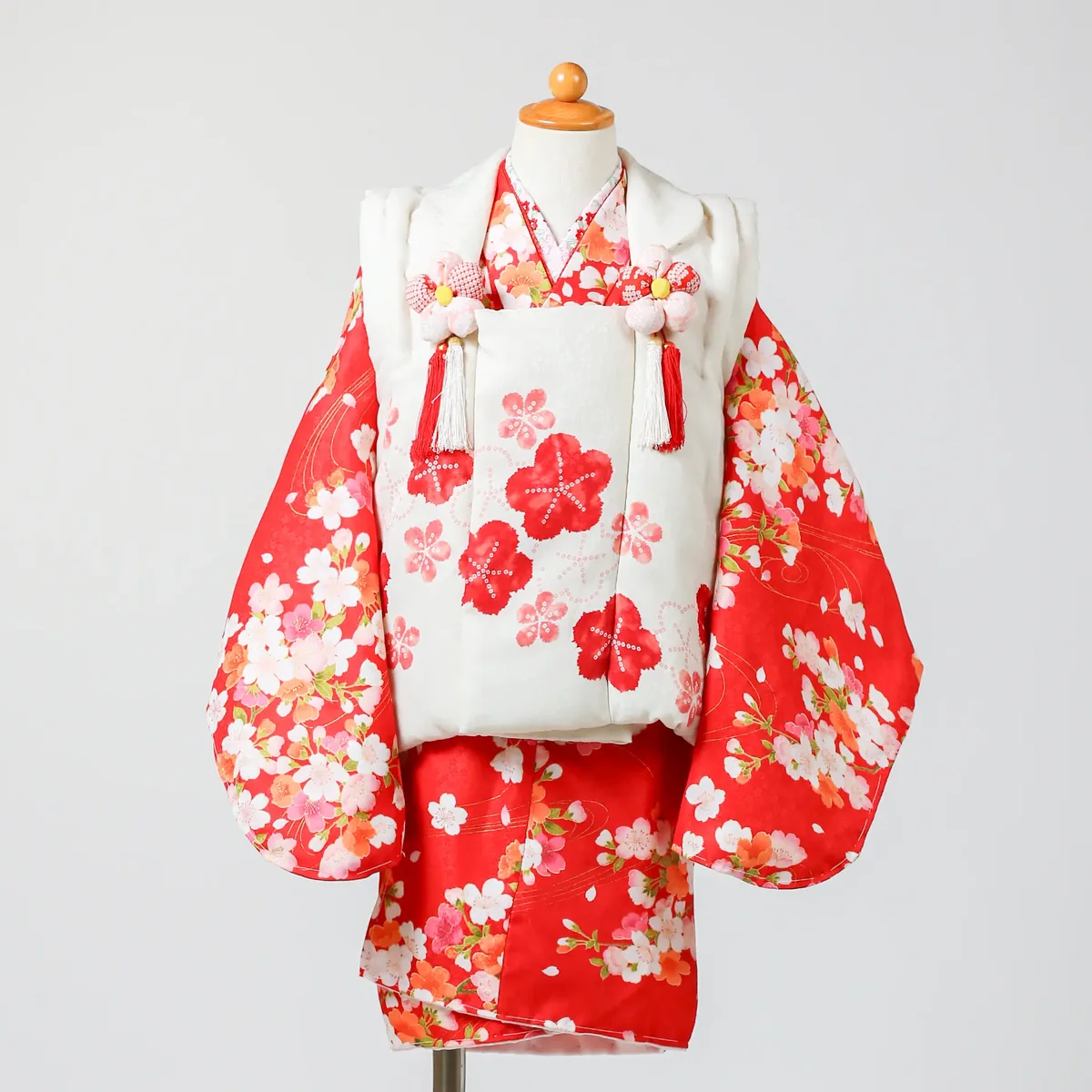 七五三 3歳女の子の被布 白×赤・梅・桜 品番G3-111｜フォトジェリッシュ金沢店