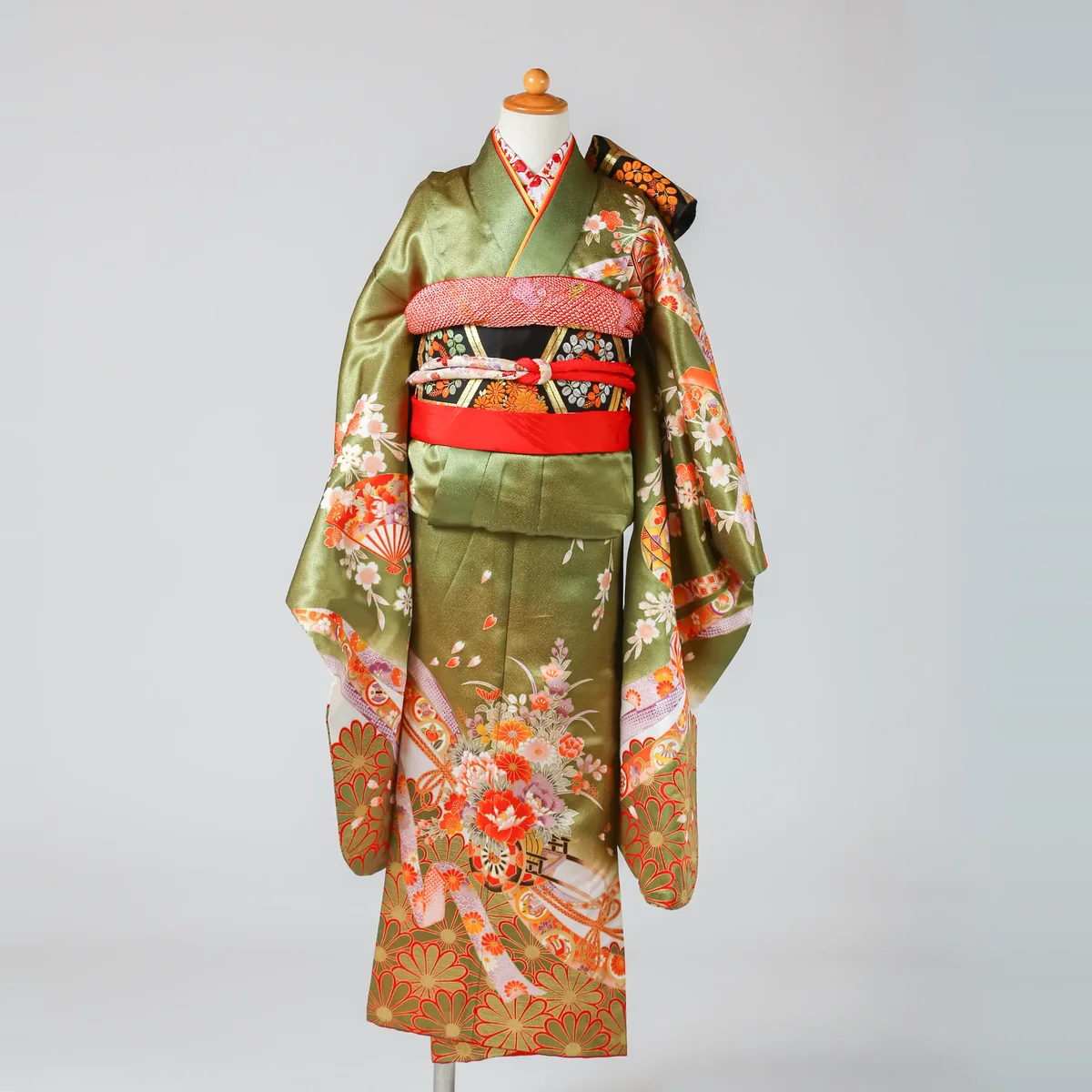 七五三 7歳女の子の四つ身 抹茶色・花束と扇柄 品番G7-126｜フォトジェリッシュ金沢店