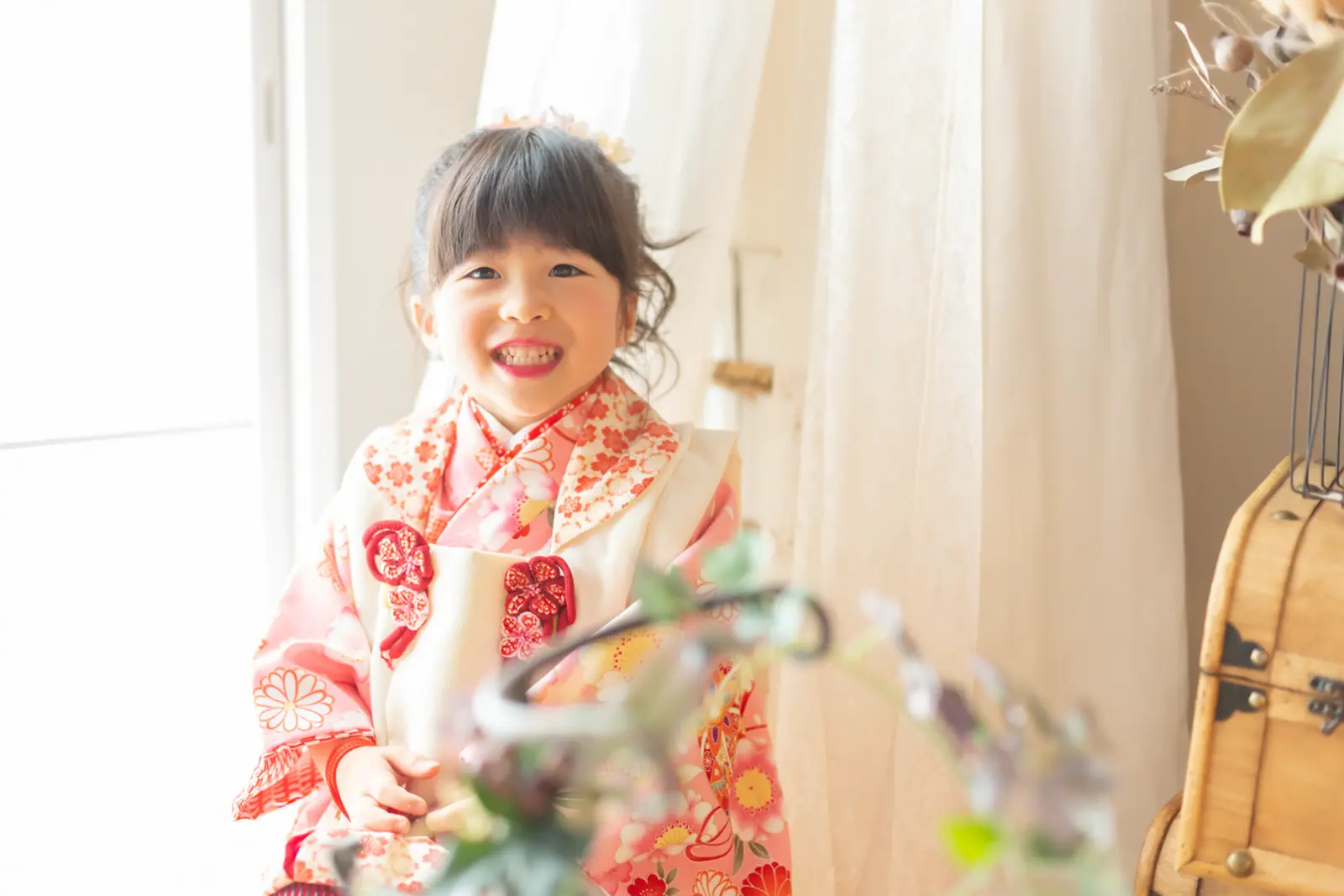 七五三の3歳女の子・被布姿の笑顔