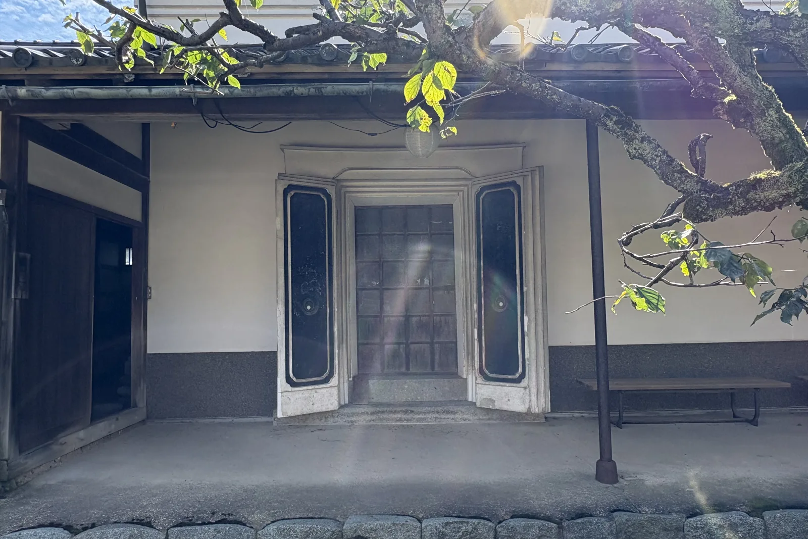 内山邸の蔵の扉