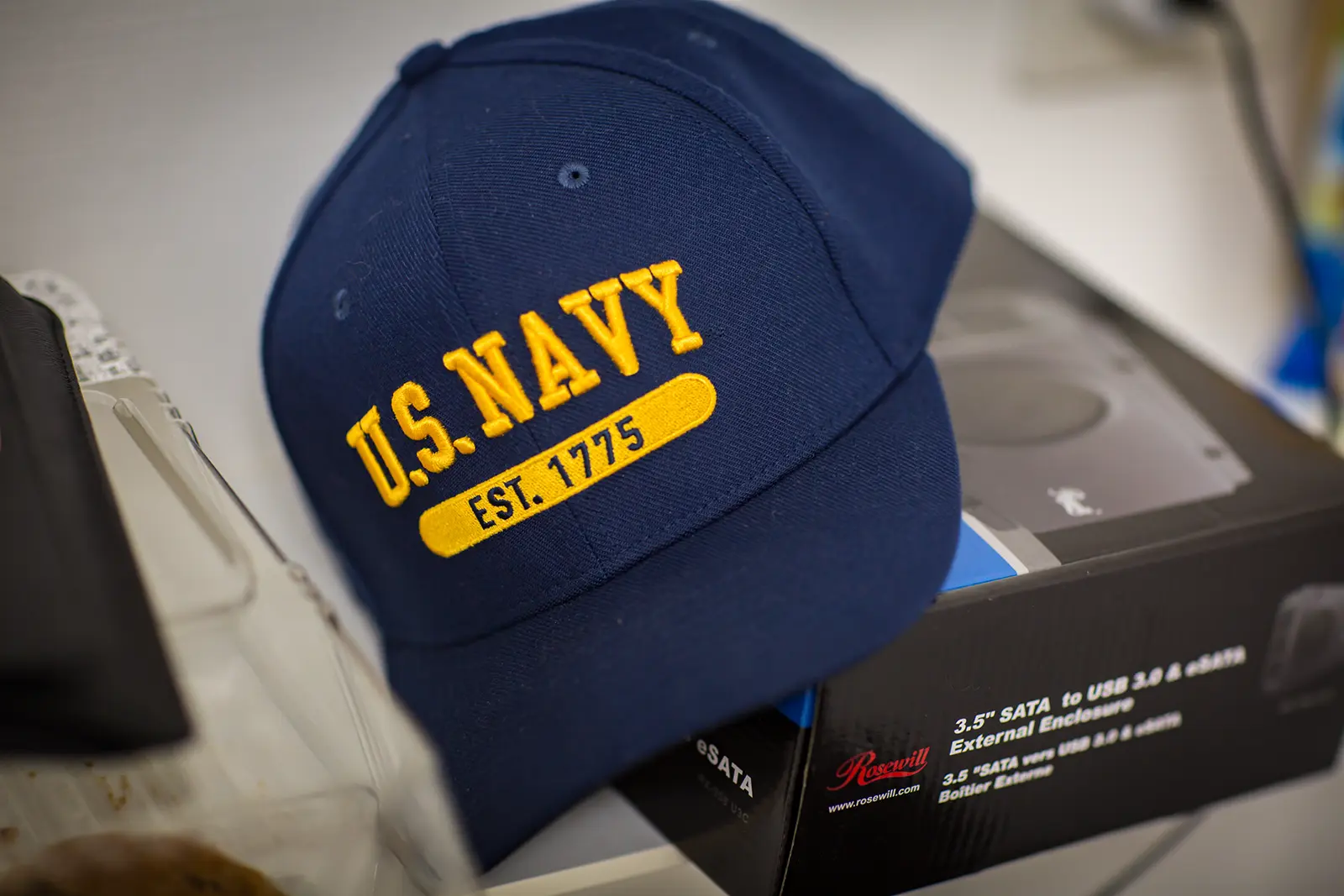 U.S. Navyのキャップを写した横須賀基地結婚式のディテールカット